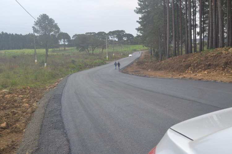 RUA QUE LEVA AO DOCE ESTÁ FINALMENTE PAVIMENTADA