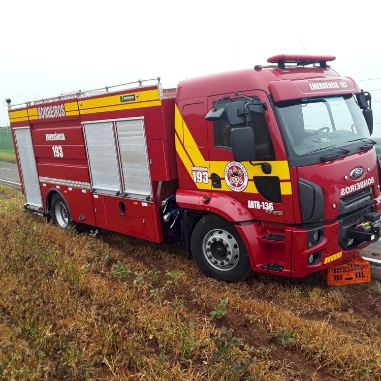 BOMBEIROS DE CAÇADOR ENCONTRAM  UM CAIXÃO NO MATO COM O DEFUNTO DENTRO