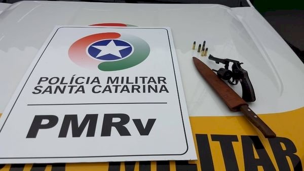POLÍCIA MILITAR RODOVIÁRIA DE LEBON RÉGIS PRENDE MENOR PORTANDO ARMA DE FOGO