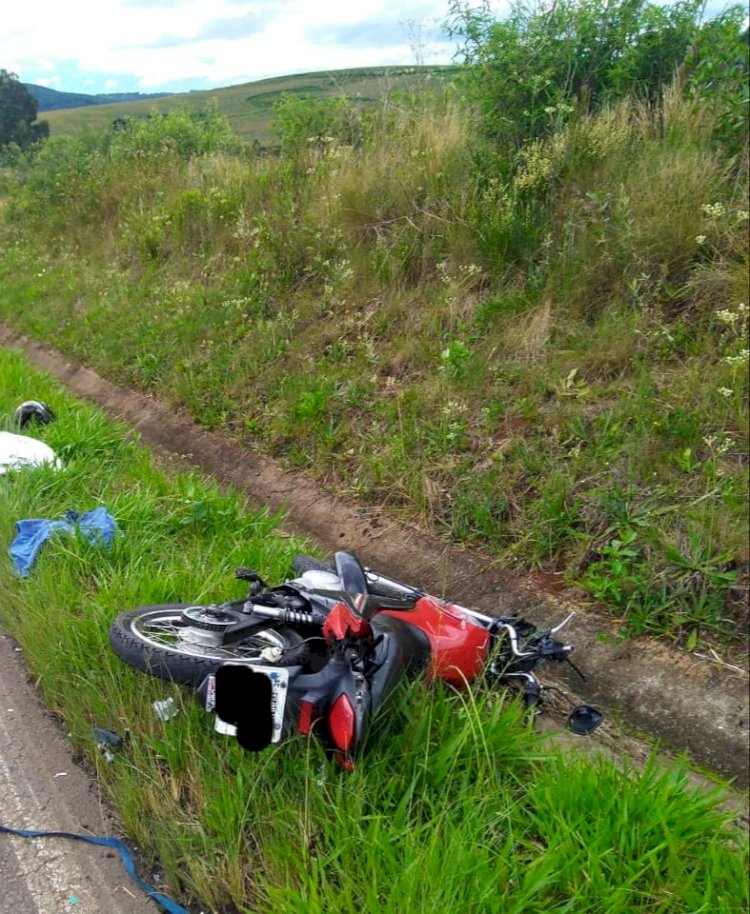 HOMEM MORRE EM GRAVE ACIDENTE ENTRE CARRO E MOTO NA SC 120