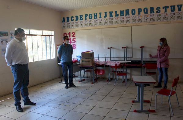 SECRETÁRIO DE EDUCAÇÃO E CULTURA,VISITA A ESCOLA SANTA CATARINA  DE FAXINAL DE SÃO PEDRO KM 26