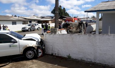 ACIDENTE: CÂMERAS  DE SEGURANÇA FLAGRAM COLISÃO DE VEÍCULOS EM SANTA CECÍLIA