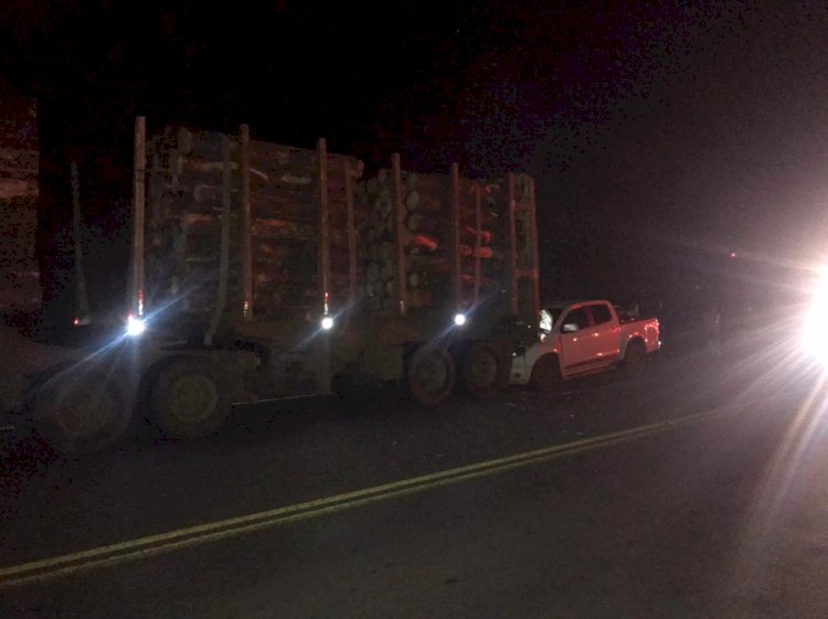 CAMINHONETE COLIDE  NA TRASEIRA DE CARRETA NA SC-350 EM LR