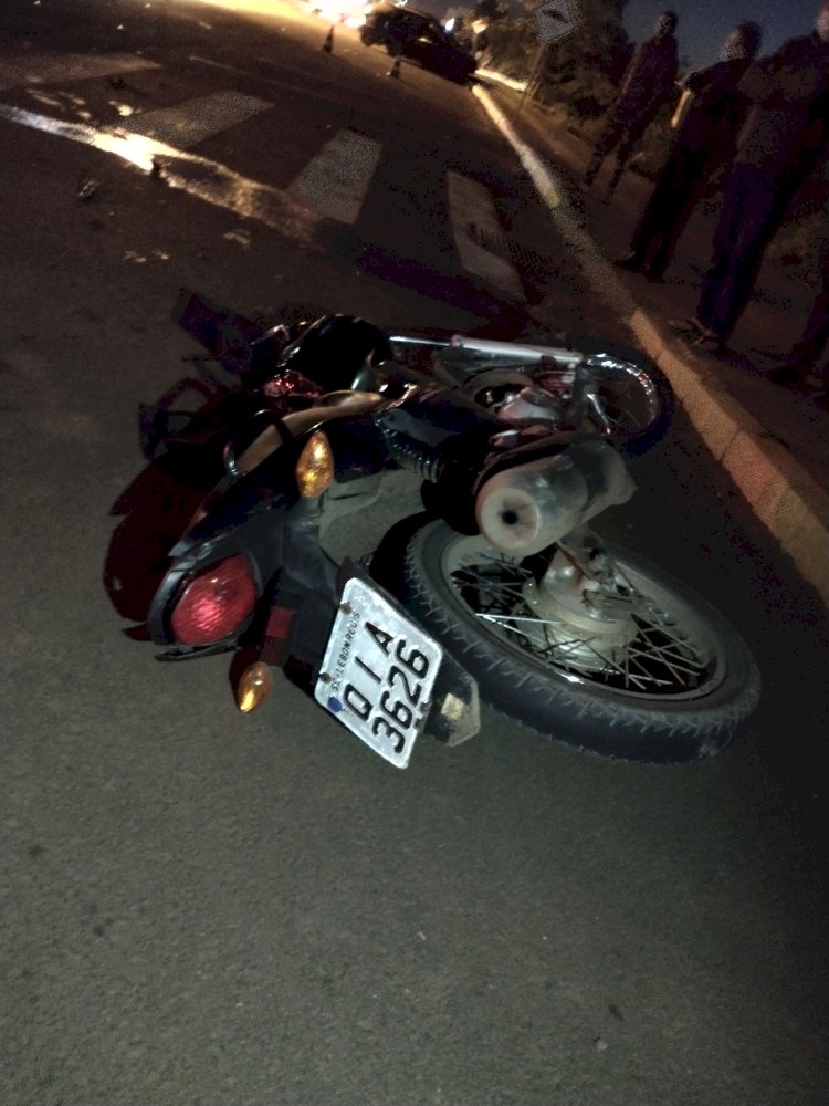 CARRO E MOTO COLIDEM NO CENTRO DE LEBON RÉGIS