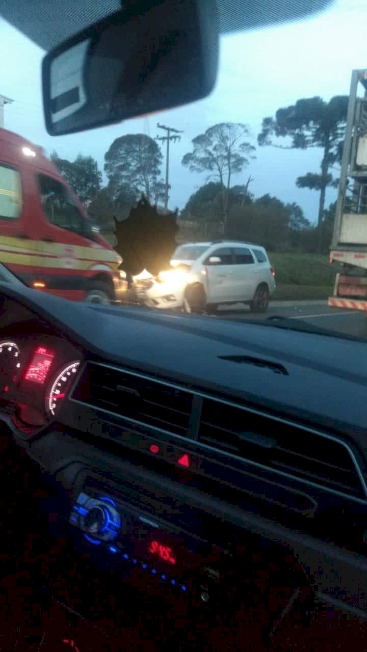 CARRO DA SAÚDE DE LEBON RÉGIS COLIDE EM SANTA CECÍLIA