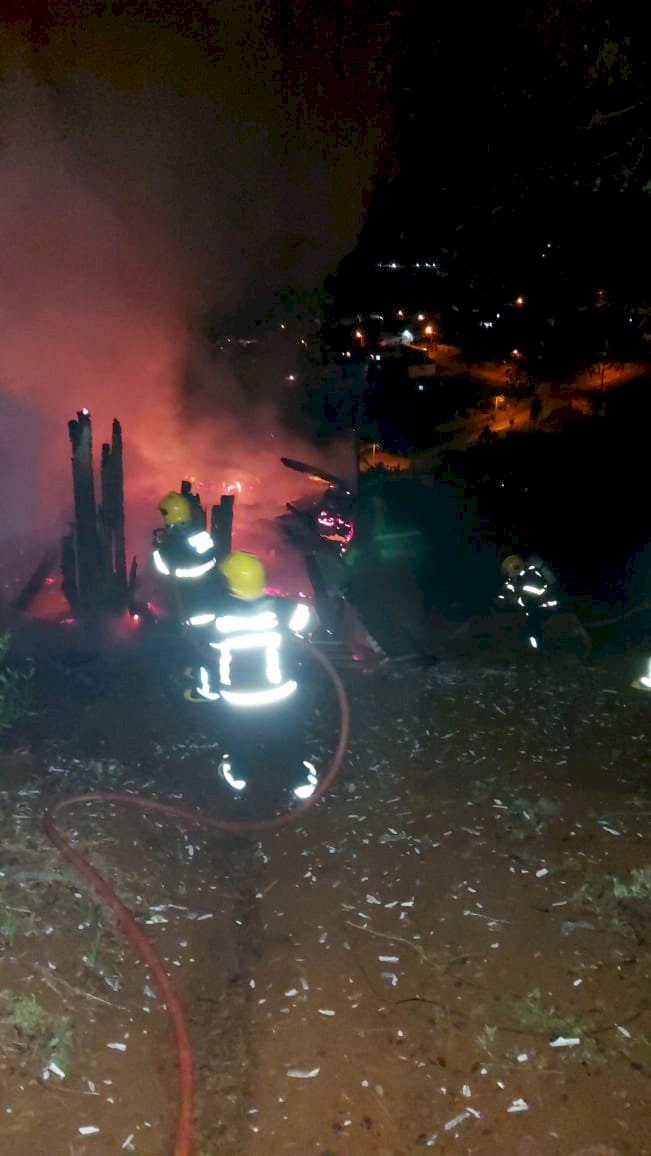 INCÊNDIO DESTRÓI RESIDÊNCIA EM FRAIBURGO