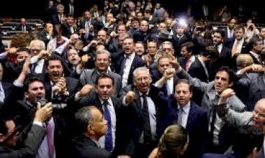 MAIS DE 70% DOS DEPUTADOS E SENADORES CATARINENSES VOTARA A FAVOR DO FUNDO ELEITORAL