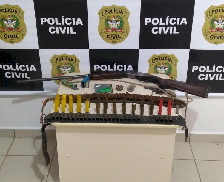 HOMEM POSTA FOTO COM ARMAS E ACABA NA CADEIA