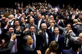 MAIS DE 70% DOS DEPUTADOS E SENADORES CATARINENSES VOTARA A FAVOR DO FUNDO ELEITORAL