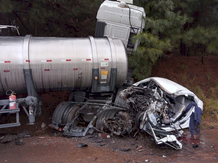 MILAGROSAMENTE MOTORISTA SOBREVIVE A GRAVE ACIDENTE NA BR-470