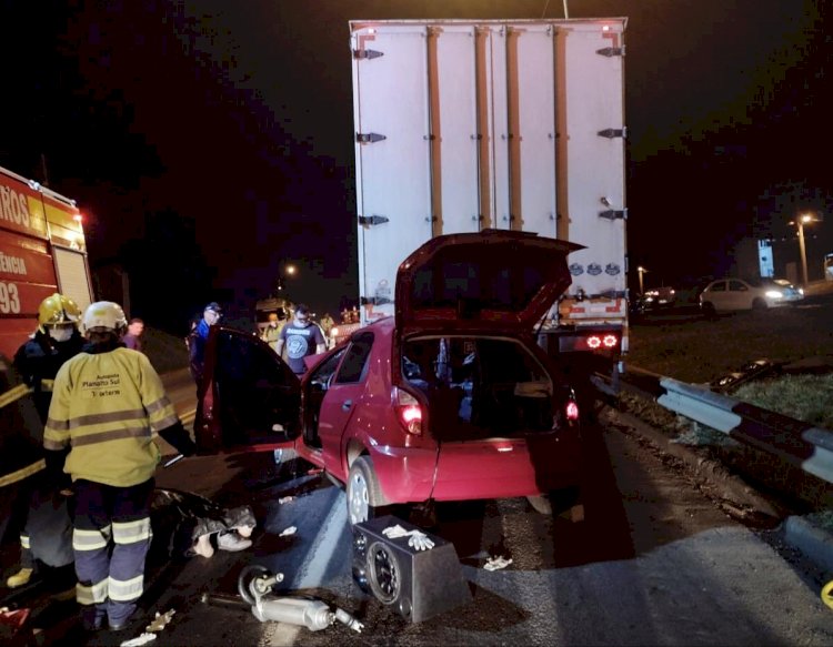 UMA PESSOA MORRE E DUAS FICAM FERIDAS EM ACIDENTE NA BR-116 EM SANTA CECÍLIA