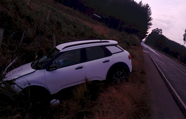 POLÍCIA RODOVIÁRIA ENCONTRA AUTOMÓVEL ABANDONADO NA SC 350