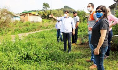 PREFEITO TIRA VELHAS PROMESSAS DO BAÚ E EXECUTA-AS