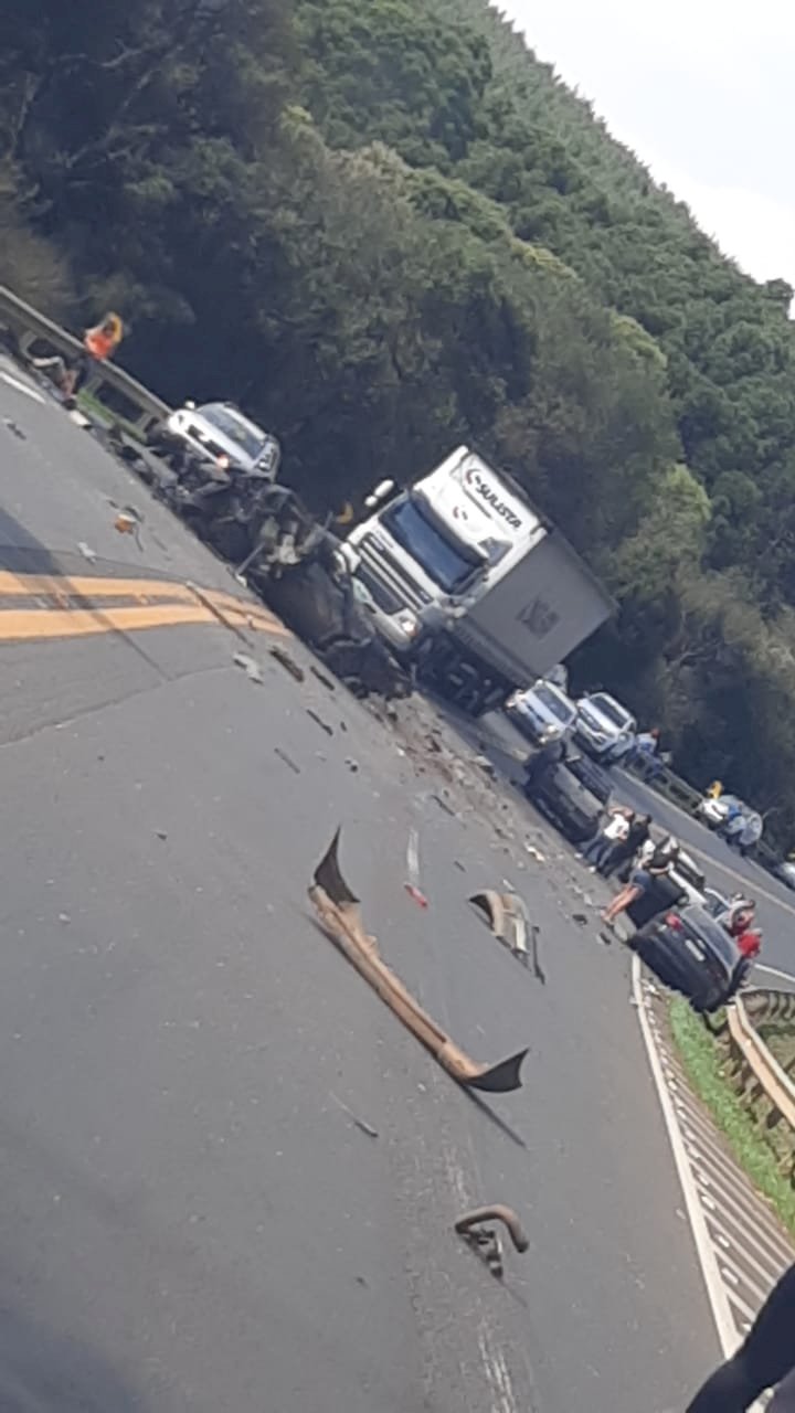 GRAVE ACIDENTE NA BR-116 EM SANTA CECÍLIA  ENVOLVENDO 4  VEÍCULOS