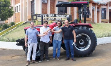 SECRETARIA DE AGRICULTURA DE LEBON RÉGIS, RECEBE TRATOR AGRÍCOLA DO DEPUTADOFABIANO DA LUZ