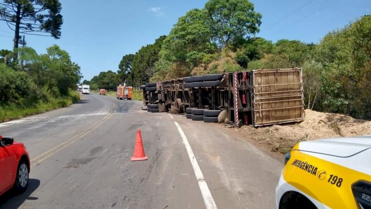 CARRETA TOMBA NA CURVA DA MORTE ESTA MANHÃ