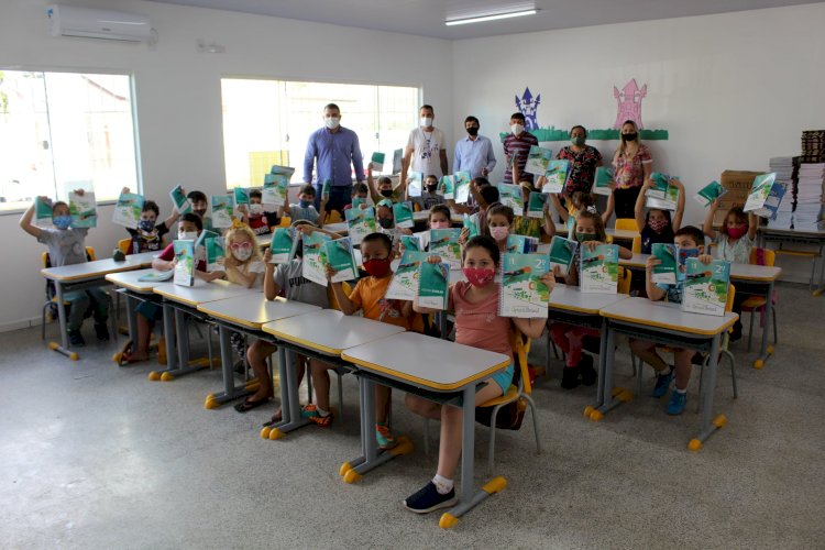 ALUNOS DA REDE MUNICUIPAL DE LEBON RÉGIS, RECEBEM APOSTILAS DO SISTEMA POSITIVO