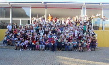 PREFEITURA DISTRIBUI CESTINHAS DE PÁSCOA PARA ALUNOS DA REDE MUNICIPAL DE ENSINO
