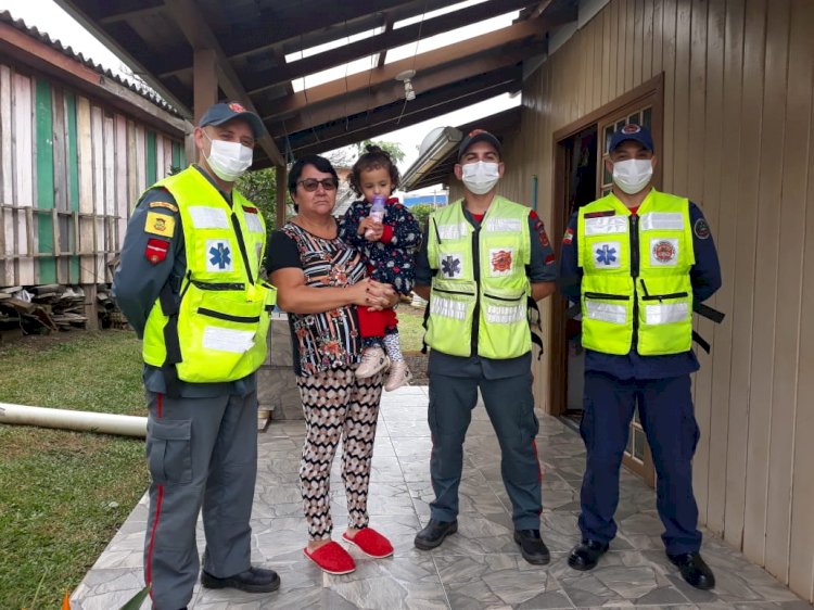 BOMBEIROS DE LEBON RÉGIS SALVAM VIDA DE CRIANÇA QUE SE ENGASGOU UMA BALA.