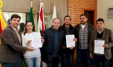 DEPUTADO FABIO SOCKET DISPONIBILIZA UMA ESCAVADEIRA HIDRÁULICA PARA LEBON RÉGIS