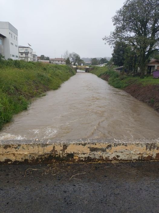 RIO TROMBUDO DANDO VAZÃO NORMAL DE ÁGUAS DAS ÚLTIMAS HORAS