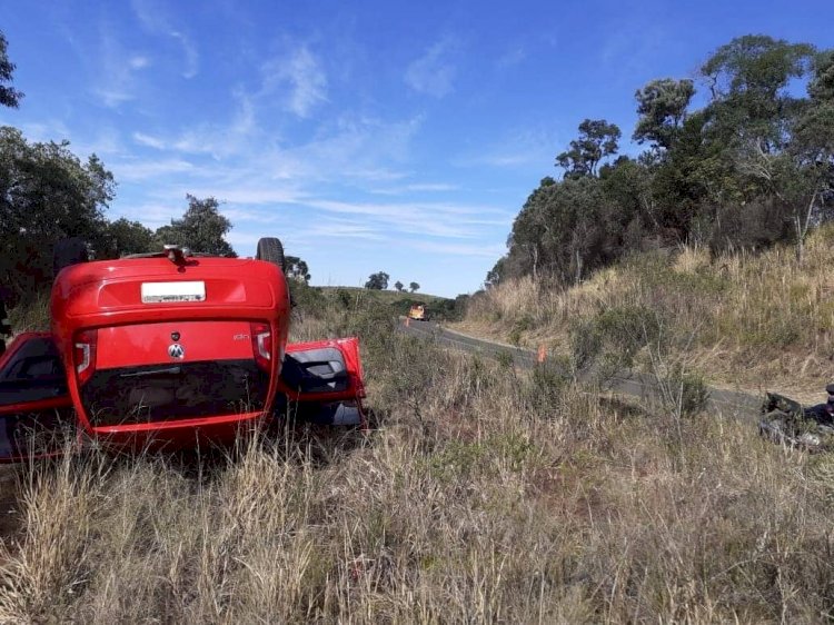 SAÍDA DE PISTA SEGUIDO DE CAPOTAMENTO ESTA TARDE NA SC 120