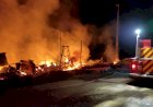 INCÊNDIO DESTRÓI BARRACÃO, COLHEITADEIRA, CAMINHÃO E DOIS TRATORES NA LOCALIDADE DE LINHA VITÓRIA EM LEBON RÉGIS