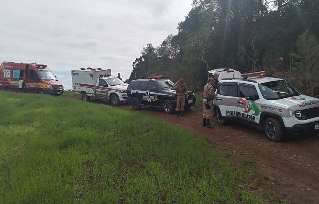 HOMEM É MORTO POR DISPARO DE ARMA DE FOGO EM CAÇADA