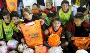 PREFEITO E SECRETÁRIO DE ESPORTES FAZEM ENTREGA DE MATERIAIS PARA MAIS DE 700 ALUNOS