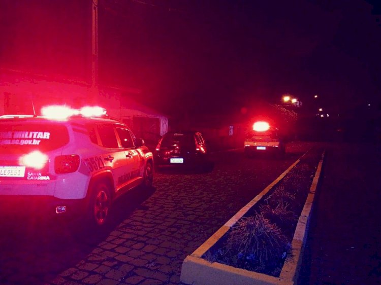 POLÍCIA MILITAR DE LEBON RÉGIS PRENDE CINCO PESSOAS ACUSADAS POR TRÁFICO DE DROGAS