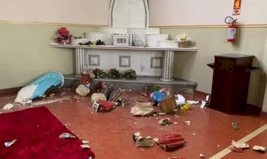 IGREJA MATRIZ DE SÃO MATEUS DO SUL, TEM SUAS IMAGENS QUEBRADAS POR VÂNDALO