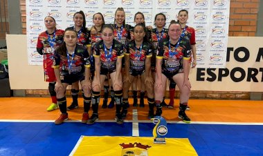 EQUIPE FEMININA DE FUTSAL D LEBON RÉGIS É VICE CAMPEÃ DA AMARP