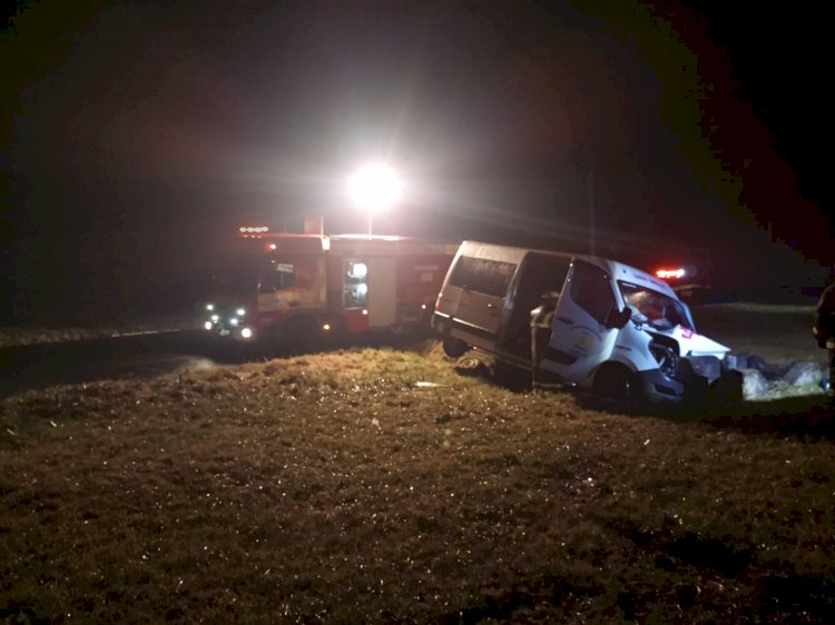 VEÍCULO DA SAÚDE SAI DA PISTA E DEIXA 5 PESSOAS FERIDAS, QUATRO DA MESMA FAMÍLIA