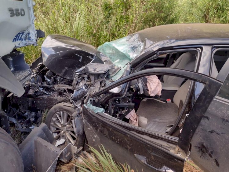 COLISÃO ENVOLVENDO CARRO E CAMINHÃO NA SC- 350  ENTRE LEBON RÉGIS E SANTA CECÍLIA DEIXA HOMEM FERIDO