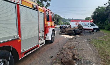 DUAS PESSOAS FERIDAS EM CAPOTAMENTO DE VEÍCULO, UMA EM ESTADO GRAVE