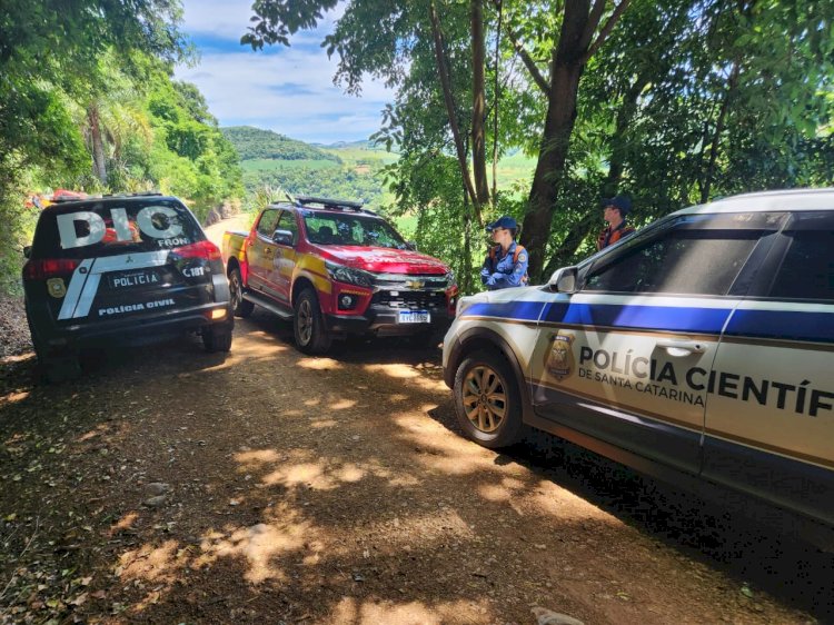 CORPOS DE CRIANÇAS SÃO ENCONTRADOS ENTERRADOS EM  UM BANHADO