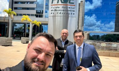 PREFEITO DOUGLAS MELLO, SECRETÁRIO JULIANO PÉREGO E VEREADOR PENINHA VÃO A BRASÍLIA EM BUSCA DE RECURSOS