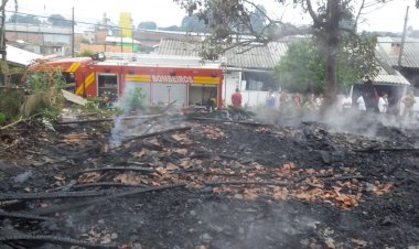 HOMEM MORRE CARBONIZADO EM INCÊNDIO EM RESIDÊNCIA