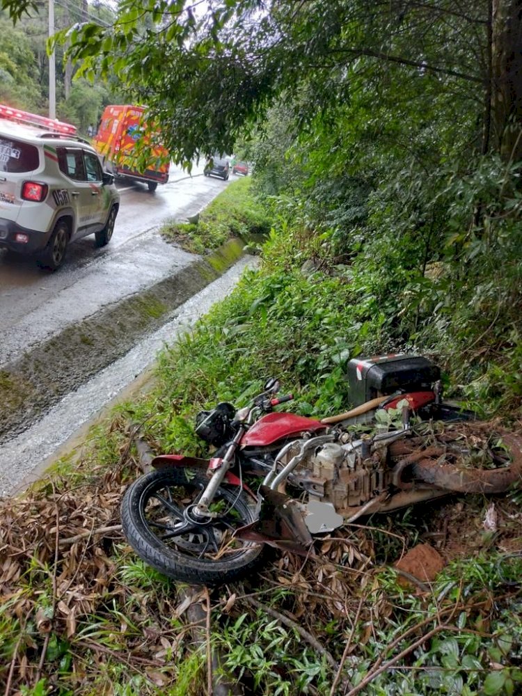 CARRO E MOTO COLIDEM NA SC-355 EM FRAIBURGO