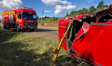 UMA PESSOA MORRE E OUTRA FICA FERIDA  EM ACIDENTE NA SC-120