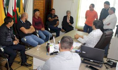 PREFEITURA E VEREADORES ESTUDAM SEGURANÇA NAS ESCOLAS DO MUNICÍPIO