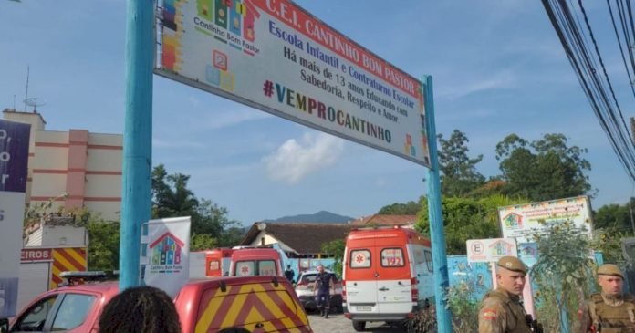 URGENTE : HOMEM INVADE CRECHE A ATACA CRIANÇAS EM BLUMENAU