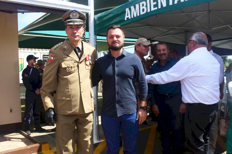 SECRETÁRIO JULIANO PEREGO PRESTIGIA POSSE DO NOVO COMANDANTE DO 33º BATALHÃO DA POLÍCIA MILITAR