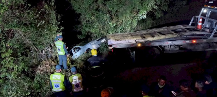 TRAGÉDIA: VEÍCULO COM CINCO PESSOAS DA MESMA FAMÍLIA CAI EM REPRESA. UMA PESSOA MORRE, UMA RESGATADA  COM VIDA E TRÊS ESTÃO DESAPARECIDAS.