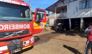 LEBON RÉGIS: PRINCÍPIO DE INCÊNDIO EM VEÍCULO É CONTROLADO PELOS BOMBEIROS