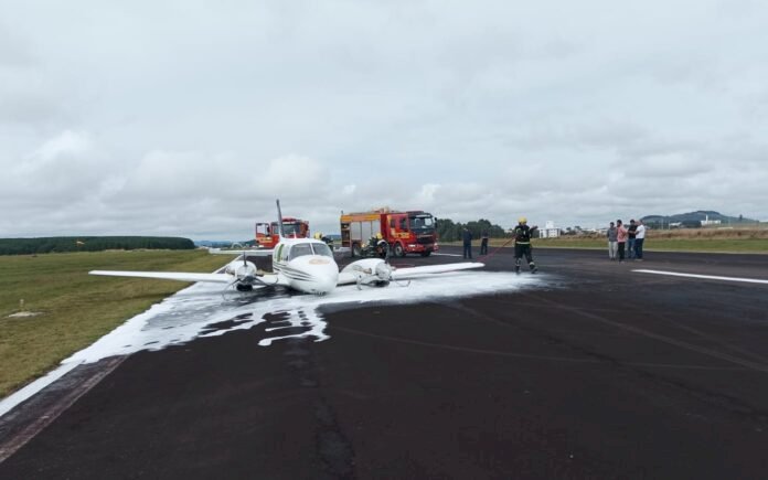 AVIÃO ARCANJO DO CORPO DE BOMBEIROS DO ESTADO FEZ POUSO FORÇADO EM LAGES