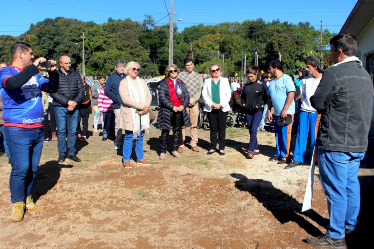 PREFEITO DOUGLAS E A SECRETARIA DE ASSISTÊNCIA SOCIAL MULHER E FAMÍLIA ALICE KUERTEN PRTICIPAM DA INAUGURAÇAO  DA CASA DE APOIO DA APAE DE LEBON RÉGIS