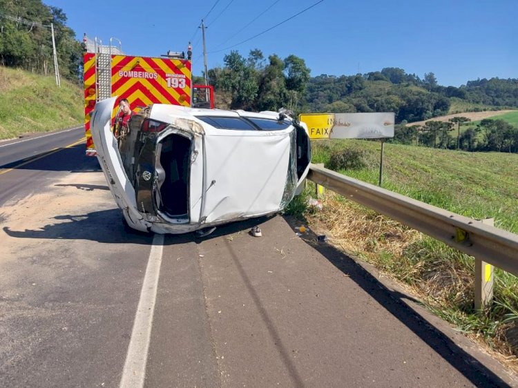 HOMEM É SOCORRIDO EM ESTADO GRAVÍSSIMO APÓS CAPOTAMENTO DE VEÍCULO