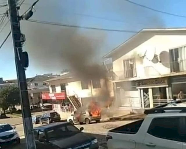 POLÍCIA MILITAR DE SANTA CATARINA PRENDE DUAS MULHERES ENVOLVIDAS NO ASSALTO AO BANCO DE TIMBÓ GRANDE