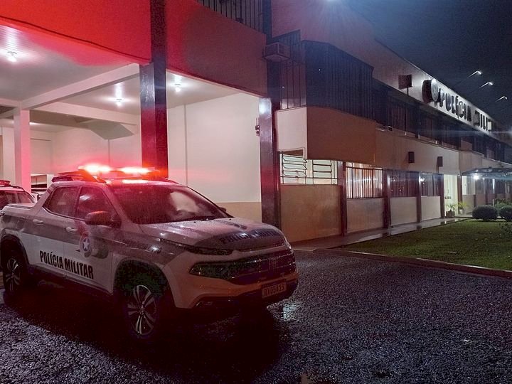 JOVEM É PRESO POR VIOLAR MEDIDA PROTETIVA E SUSPEITA DE ESTUPRO DE VULNERÁVEL